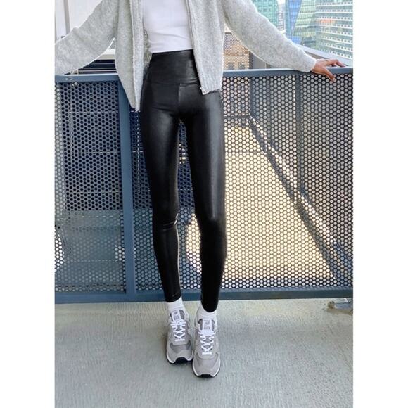 Aritzia Wilfred Free Daria Pant High Waisted Vegan Leather Leggings - Picture 1 of 4